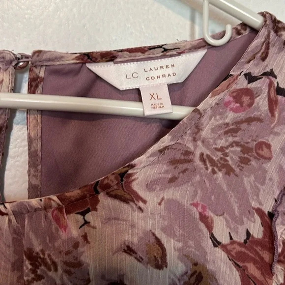 Lauren Conrad blouse - Picture 2 of 5
